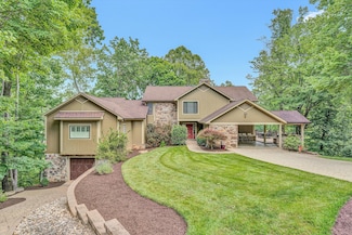 200 Fairway Dr, Penhook, VA 24137