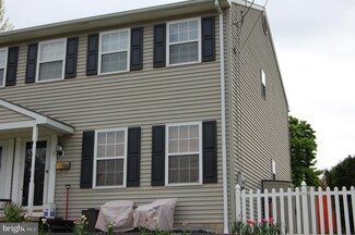 18 W Madison St, Mohnton, PA 19540