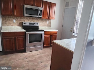 1916 Colonial St, Philadelphia, PA 19138
