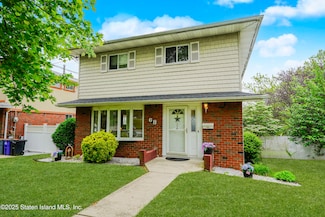 68 Trent St, Staten Island, NY 10308