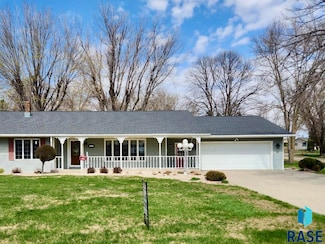 260 Park Ave, Edgerton, MN 56128