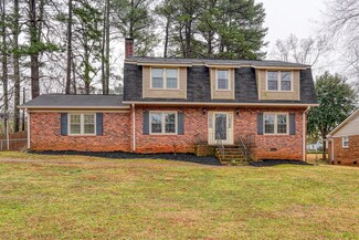 210 Oakmont Dr, Boiling Springs, SC 29316