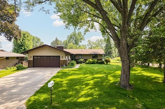 1754 Maple Ln, Saint Paul, MN 55113