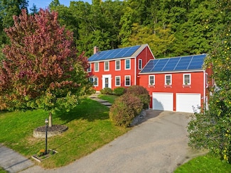 11 Tuxbury Ln, Amesbury, MA 01913