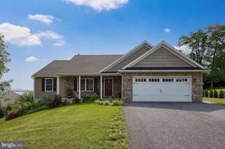 205 Wildflower Dr, East Earl, PA 17519