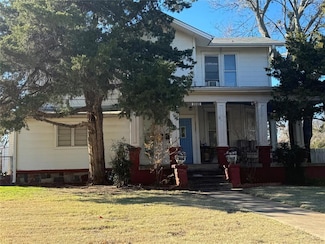 1702 S 8th St, Chickasha, OK 73018