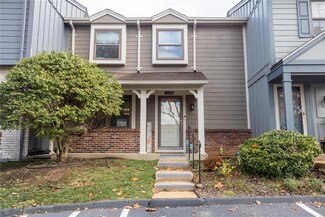 2420 Hiddencrest Ln, Ballwin, MO 63021