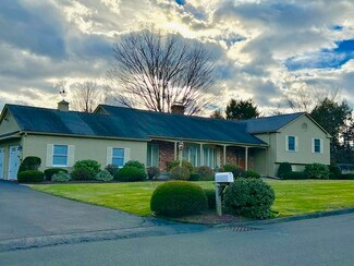 28 Apricot Hill Ln, West Springfield, MA 01089