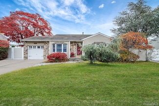 325 W 16th St, Deer Park, NY 11729