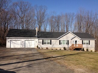 70 Salem View Dr, Waymart, PA 18472