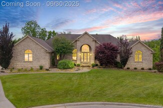 550 Kings Fairway Ct, Grand Blanc, MI 48439