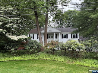 16 Kennedy Dr, Cresskill, NJ 07626