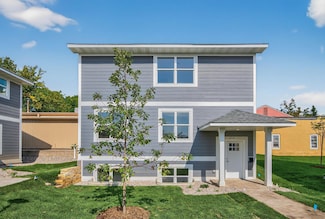 215 N Walnut St, Chaska, MN 55318