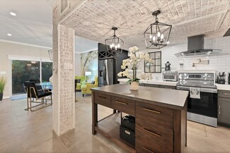 14719 Barryknoll Ln Unit 61, Houston, TX 77079