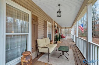 1074 Walker Ln, New Market, AL 35761