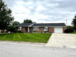 403 Sutton Dr, Palmyra, MO 63461