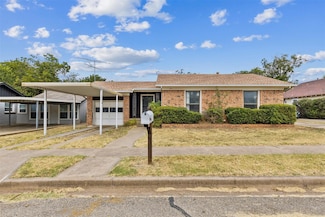 814 College St, Cleburne, TX 76033