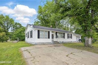 1211 Oneida St, Seneca, MO 64865