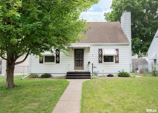 933 W Rusholme St, Davenport, IA 52804