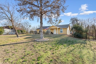 806 N College Ave, West, TX 76691
