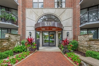 511 Aurora Ave Unit 414, Naperville, IL 60540