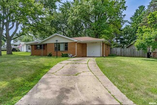 2638 W Overhill Rd, Peoria, IL 61615