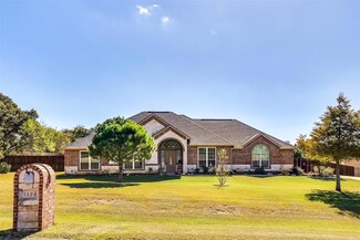 5124 Chase Landing Dr, Burleson, TX 76028