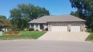 4984 Hillvale Ave N, Saint Paul, MN 55128