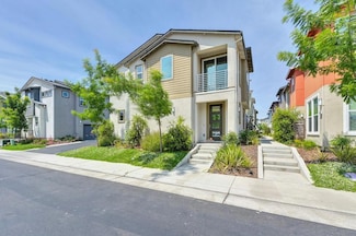 9900 Del Surf Ln, Elk Grove, CA 95757
