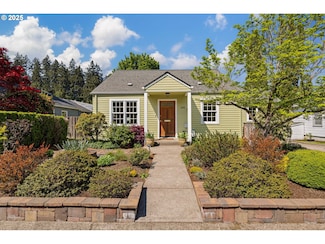 2476 Emerald St, Eugene, OR 97403