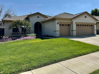 3019 W Harold Ct, Visalia, CA 93291