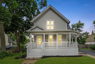 422 Locust St, Elgin, IL 60123