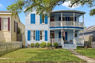 1718 Ursuline St, Galveston, TX 77550