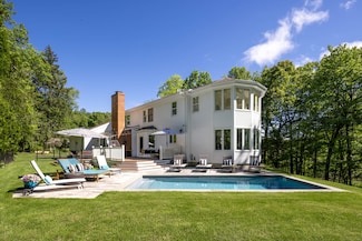 3 Inwood Ln, Woodbury, CT 06798