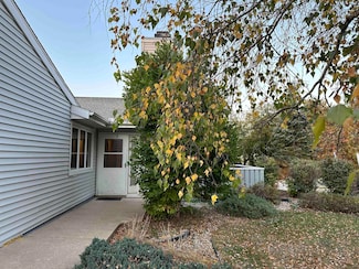 702 Clearview Dr Unit 4, Decorah, IA 52101