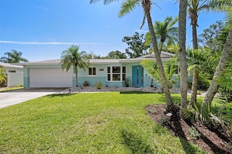 709 Pinewood Dr, Dunedin, FL 34698