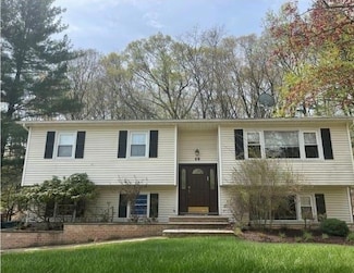 59 Lorna Ln N, Suffern, NY 10901