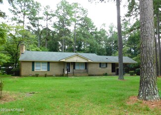 12081 Hoyle Cir, Maxton, NC 28364
