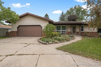 682 Birchwood Ct, Lowell, MI 49331