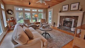4 Brookfield Dr, Gloucester, MA 01930