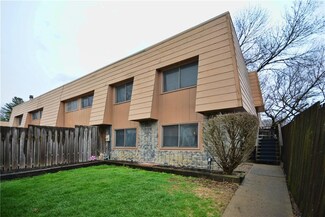 6750 School St Unit 534, Windsor Heights, IA 50324
