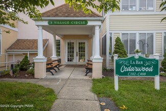 3 Village Cir Unit 404, Stroudsburg, PA 18360