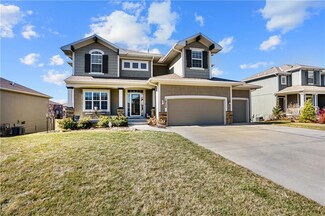 16524 S Parkwood St, Olathe, KS 66062
