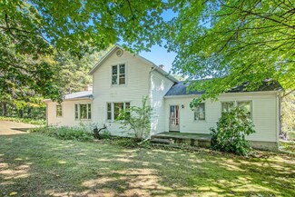 5228 Pine Island Dr NE, Comstock Park, MI 49321