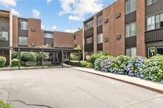 401 Bellevue Ave Unit 201, Newport, RI 02840