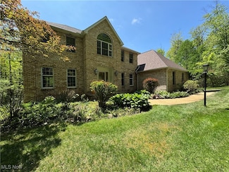 11185 Brentwood Ln, Chardon, OH 44024