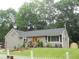26 Wallingford Rd, Worcester, MA 01607