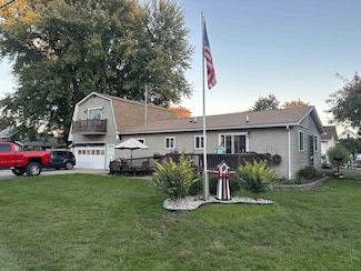 632 Pleasant St, Algonac, MI 48001