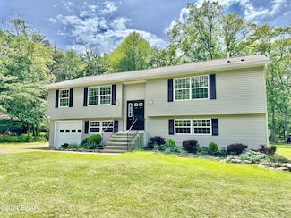 226 Lake Dr, Dingmans Ferry, PA 18328