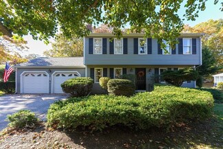 2 Gaskill Cir, Hopedale, MA 01747